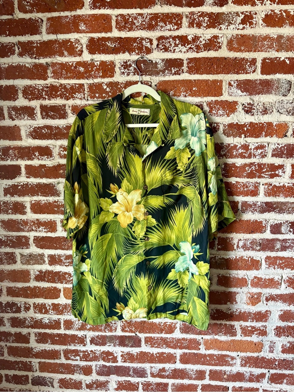 Y2K Tommy Bahama Green & Black Silk Hawaiian Button Down